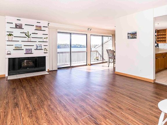 3rd image of 844 Cliffs Dr APT 302-D