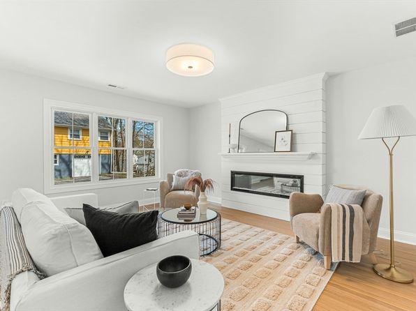 41 Harrison St, Stoneham, MA 02180