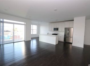 516 Marina Pointe Dr #516, Oceanside, NY 11572