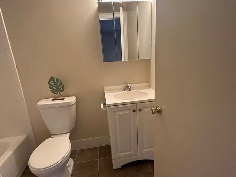 HOLLY GARDEN APARTMENTS — Photo 13
