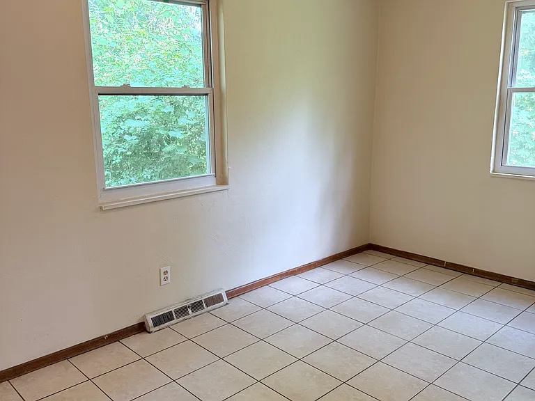 1634 Merrill Ave — Photo 14