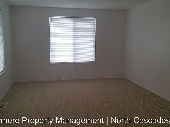 3rd image of 940 Alexander St