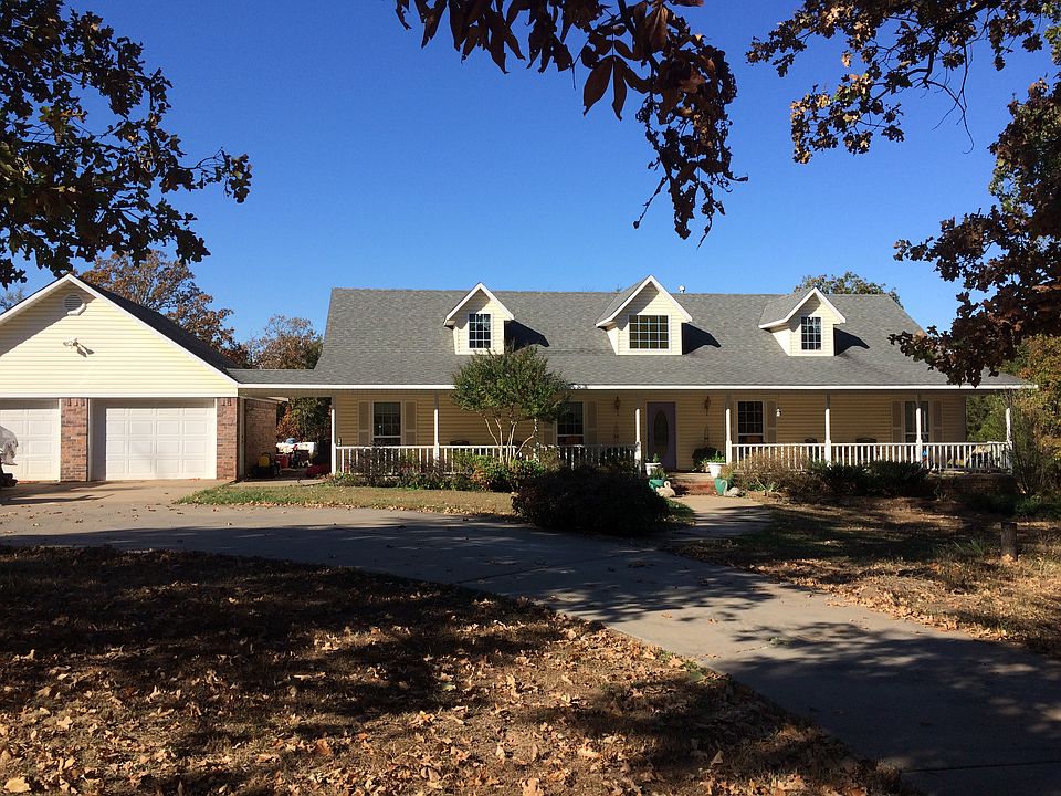 Country home/5 acres 