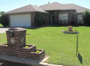 910 Magnolia Dr, El Reno, OK 73036