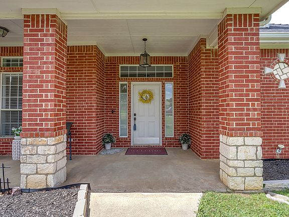 4th image of 3009 Big Springs Dr