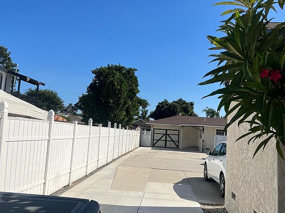4th image of 9412 Harvard St #9414