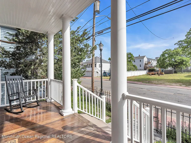 237 Bay Ave — Photo 4