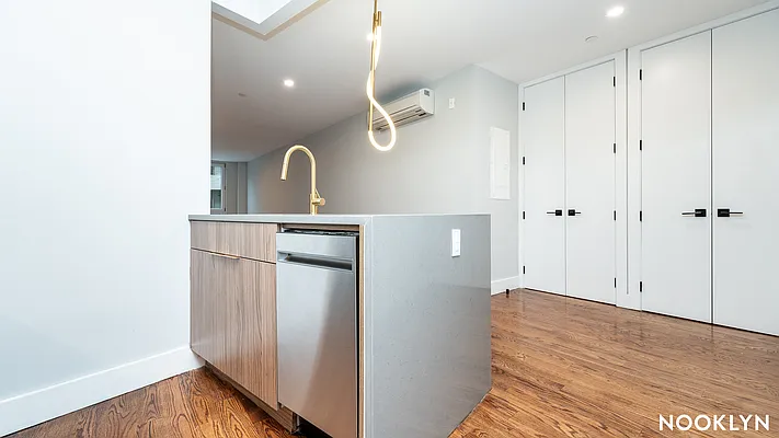 Rented by Nooklyn NYC LLC | media 79
