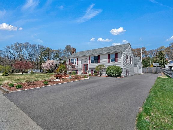 2nd image of 8 Park Cir