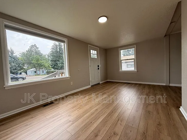1716 6th St NW #1 — Photo 4