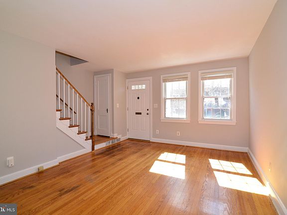 2nd image of 506 E Nelson Ave