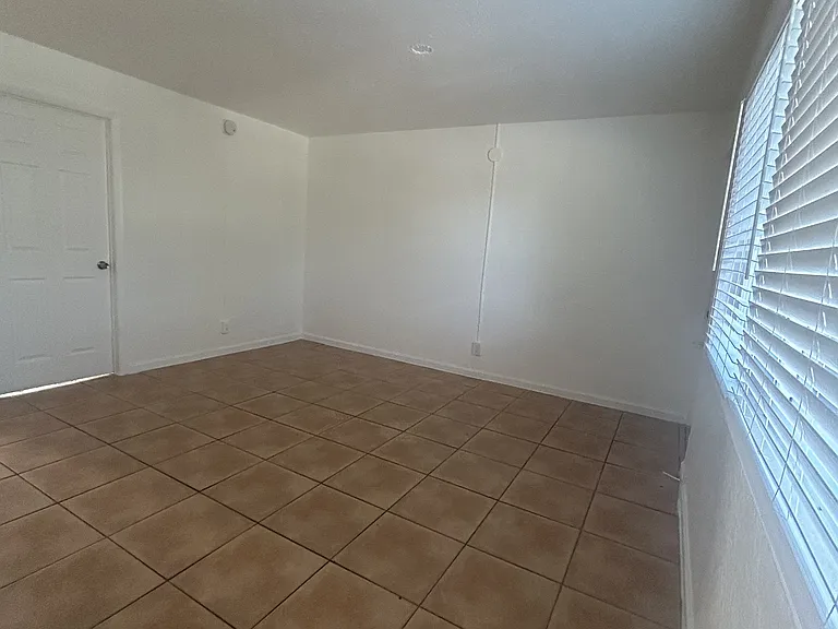 610 NW 7th Ave — Photo 38