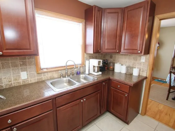9105 W Park Hill Ave, Milwaukee, WI 53226