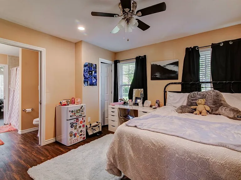 534 E Brockett St — Photo 14