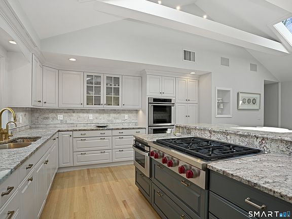 4th image of 10 Reimer Road