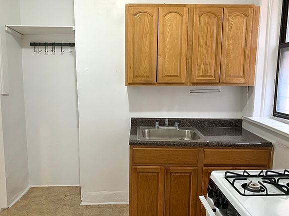 5th image of 189 Audubon Ave APT 2E
