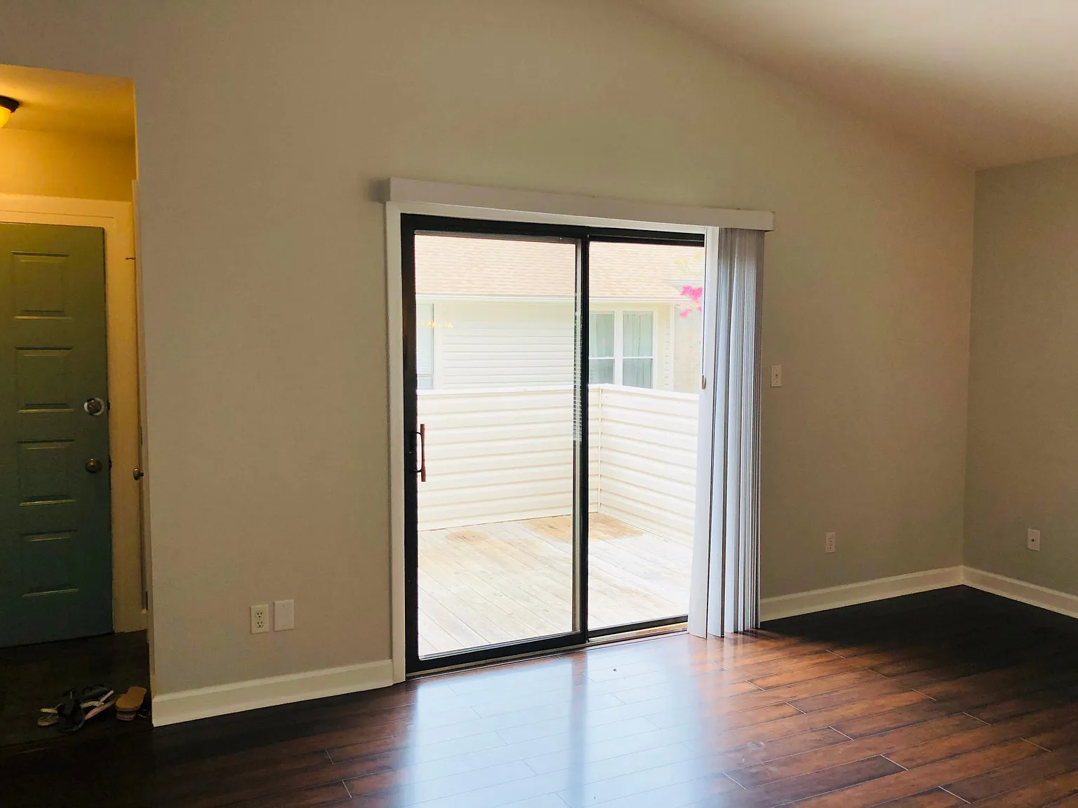 140 Manhattan Ct — Photo 3