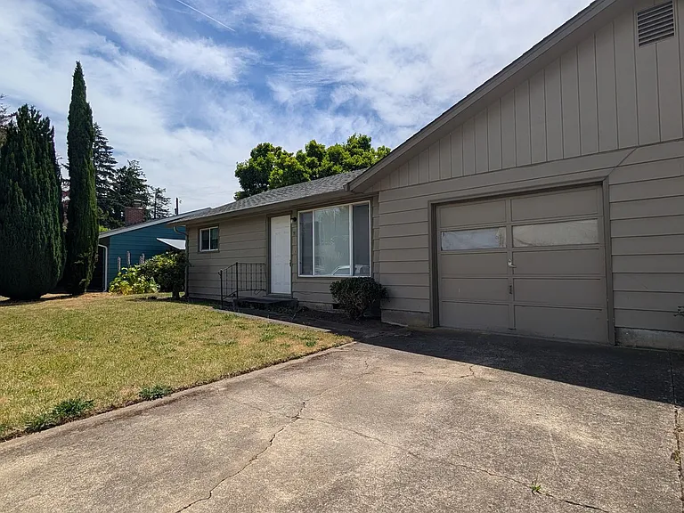 98 Stults Ave — Photo 3