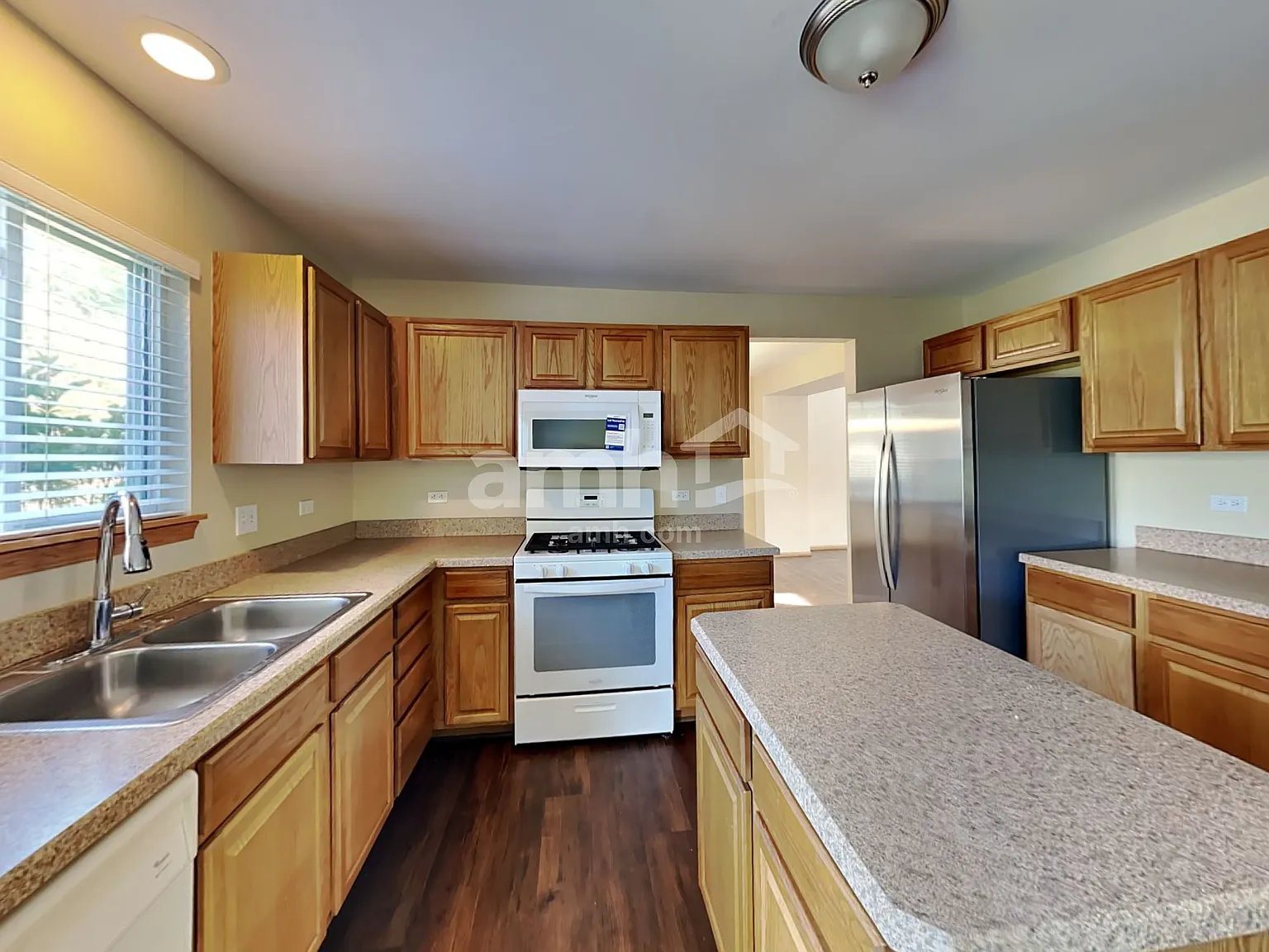 4 bed, 2.5 bath, 2251 sqft, $3,150 — Photo 3