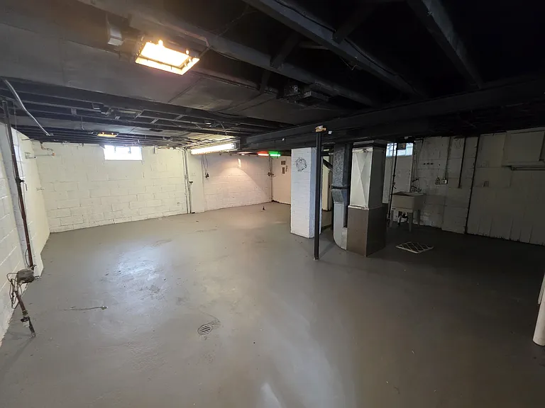 18084 Goddard St — Photo 10