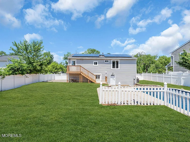 24 Woodlark Rd — Photo 27