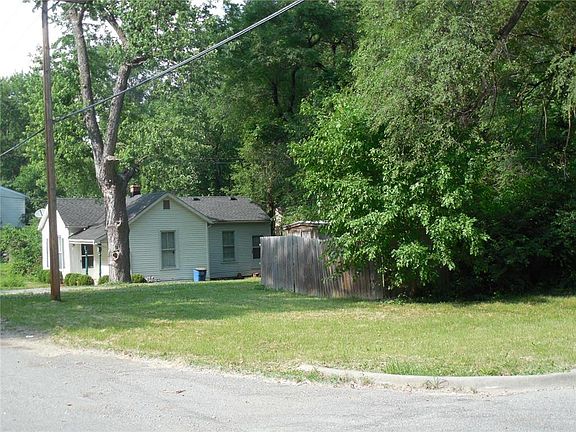 4th image of 621 6th Ave