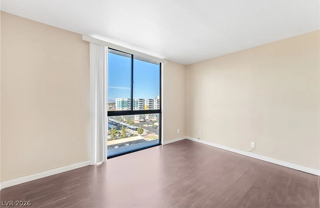 3 bed, 2.0 bath, 1647 sqft, $2,599 — Photo 4