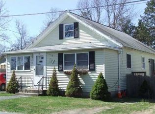 9 Call St, Warwick, RI 02889