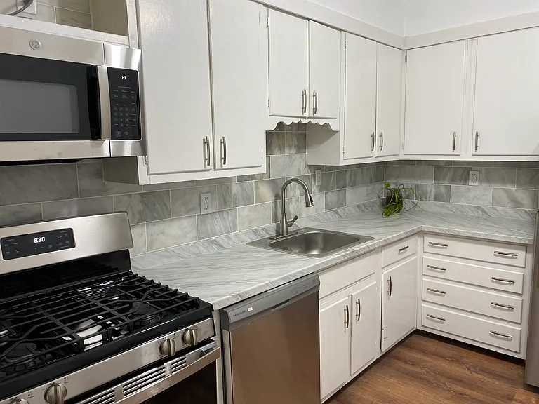 821 Grand Ave #2 — Photo 16