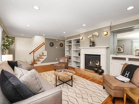 4th image of 39 Bynner St #39