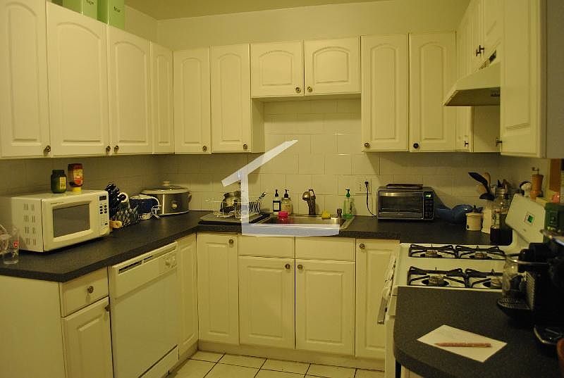 2nd image of 68 Egmont St APT 05