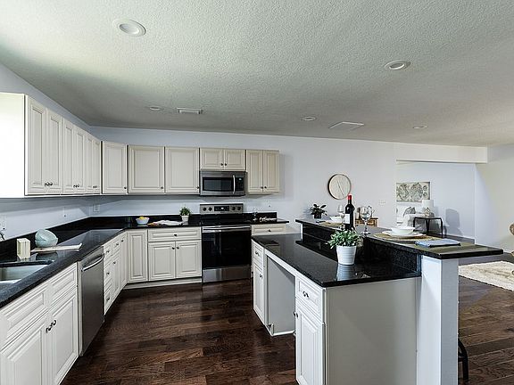 4th image of 4610 Bayshore Blvd NE
