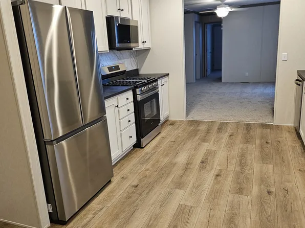 855 W Jefferson 38, Grand Ledge, MI 48837