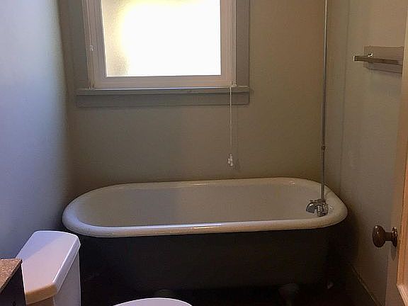3rd image of 403 S Cushman Ave