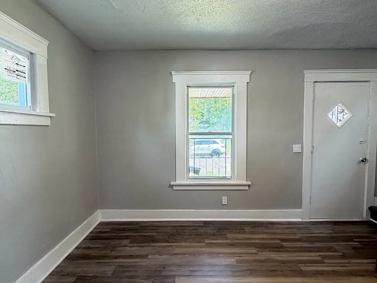 3 bed, 832 sqft, $1,300 — Photo 3