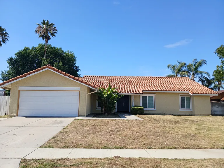 378 E Mariana St — Photo 1
