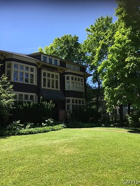 2 bed, 1.0 bath, 1150 sqft, $2,200 — Photo 1