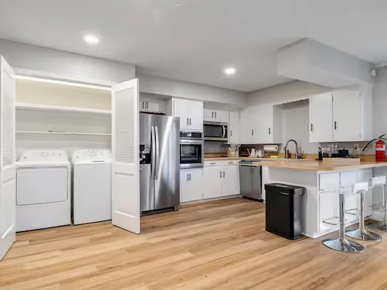 9005 Villa Park Cir — Photo 11