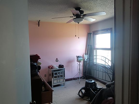 3rd image of 1390 Northampton Ct