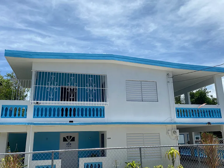 Q144 Calle E #B — Photo 1