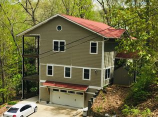 28 Rhododendron Rd, Black Mountain, NC 28711