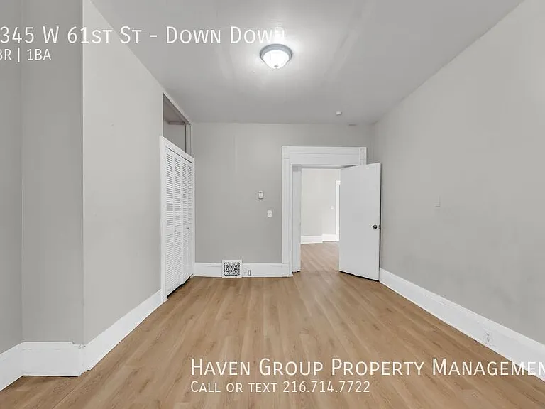 1345 W 61st St #DOWN DOWN — Photo 16