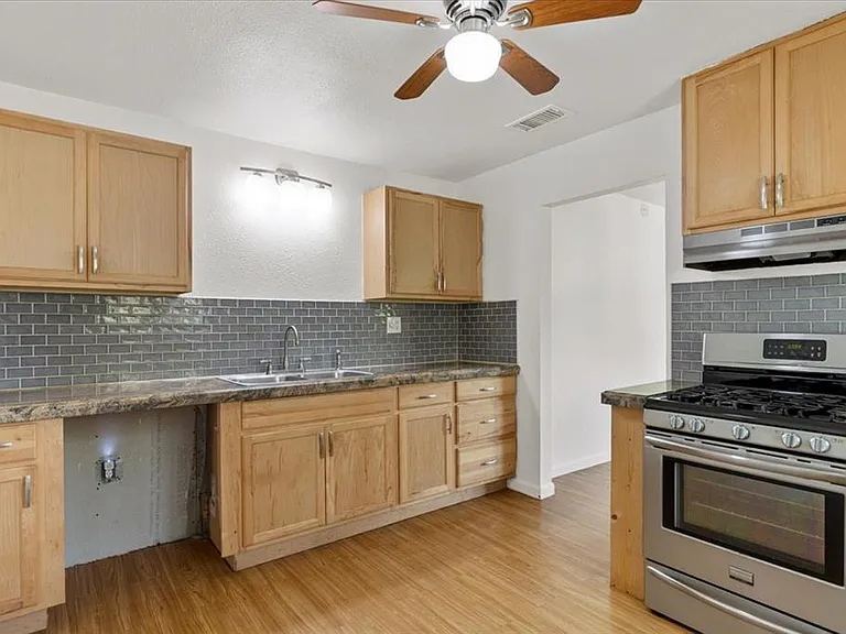 1801 Travis Heights Blvd — Photo 5