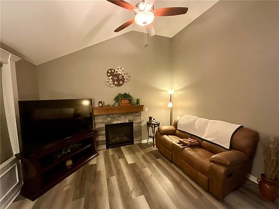 5th image of 3622 NE 85th St