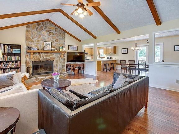 5th image of 6195 Christy Ln