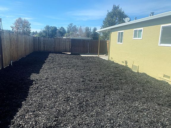 5th image of 94 Thompson Ln