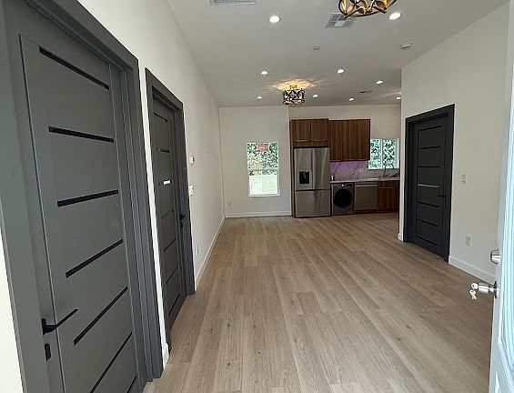 5th image of 321 Porter St #B