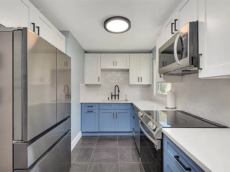724 Lee St — Photo 2