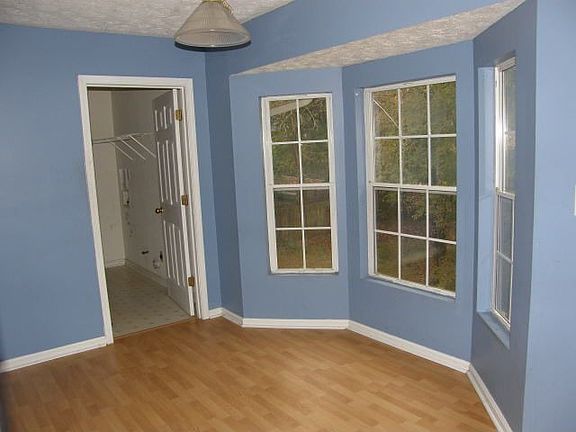 5th image of 411 Creek View Ct