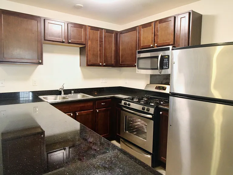 Harborview Apartments — Photo 24